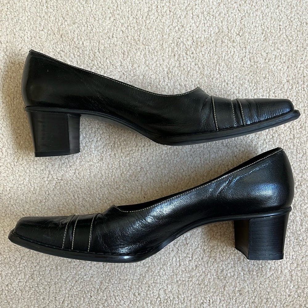 Vintage Y2K Roberto Capucci black leather pumps. Made in Italy. US SIZE 8.5